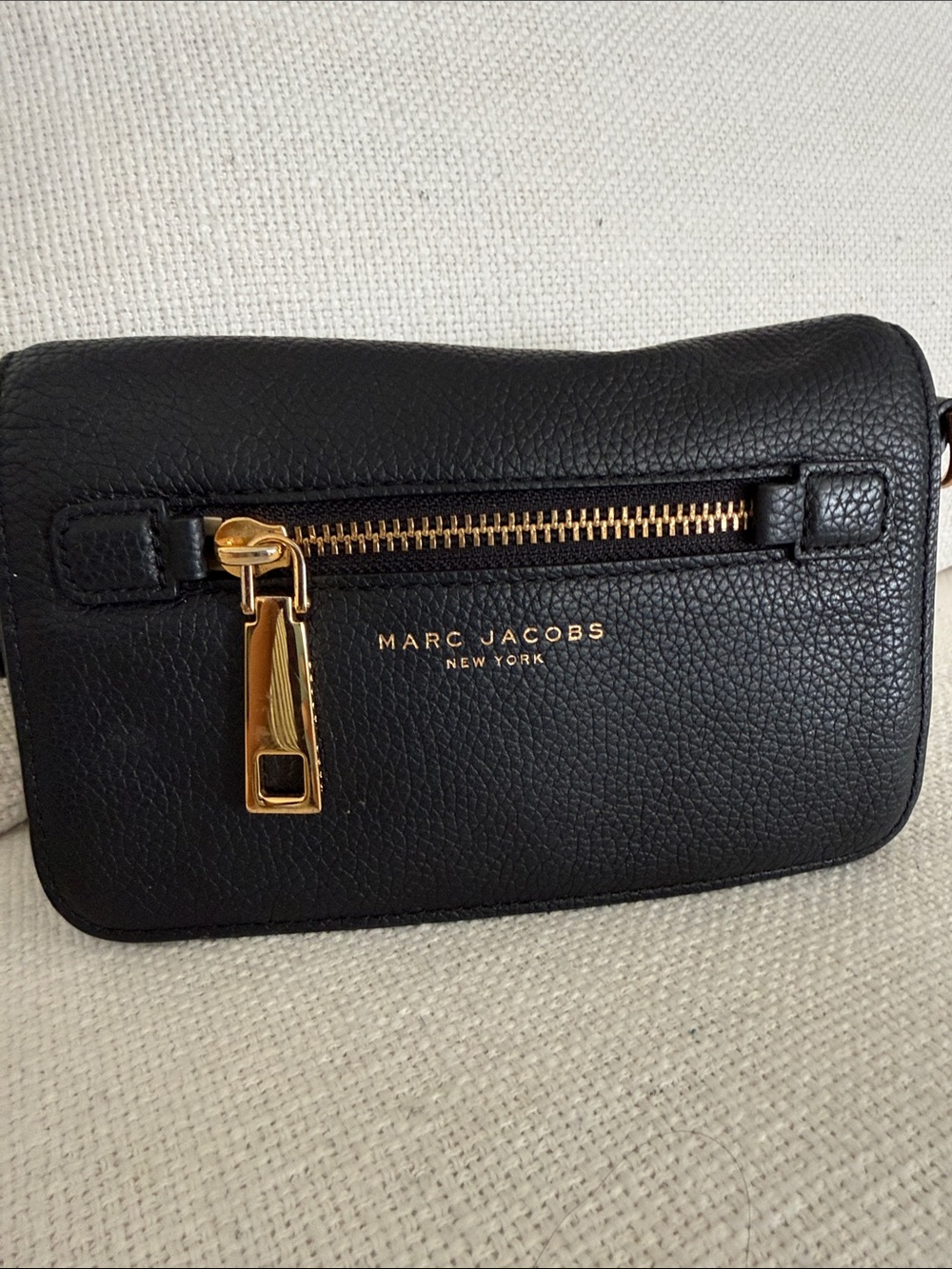 Marc Jacobs Black Pebbled Leather crossbody Bag with Gold Hardware